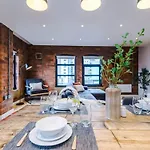 Luxury 2br - Bricked Modern - The Call