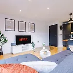 Апартаменти Luxury 2br - Bricked Modern - The Call *