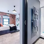 Luxury 2br Prestigious Calls Centre Apartment *