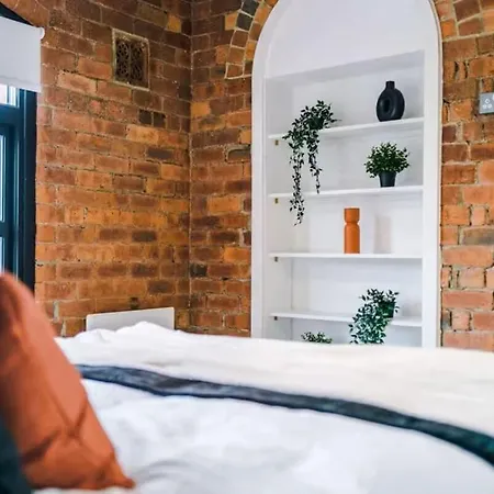 Luxury 2br - Bricked Modern -