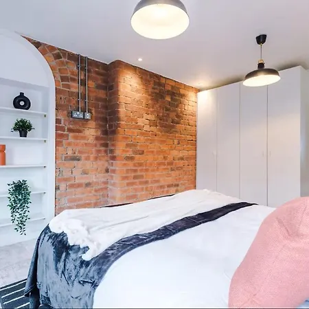 Luxury 2br - Prestigious Calls - *
