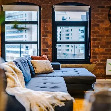 Luxury 2br - Bricked Modern - *