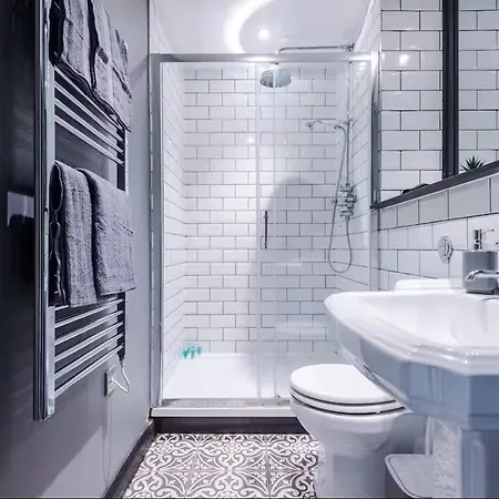Luxury 2br - Prestigious Calls - ليدز