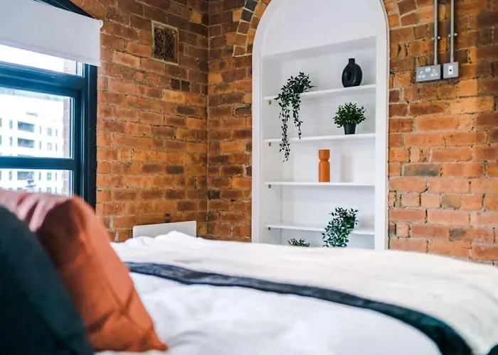 Luxury 2br - Bricked Modern -