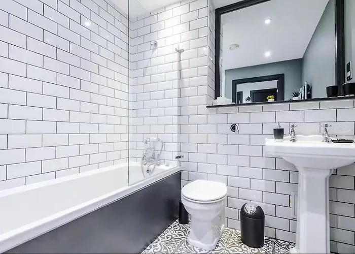 Luxury 2br - Bricked Modern - * Лідс