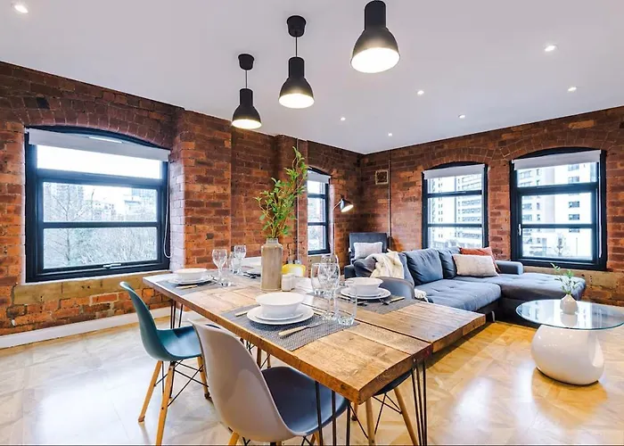 Luxury 2br - Bricked Modern - *