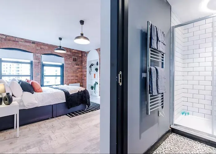 Luxury 2br - Bricked Modern - Апартаменти *